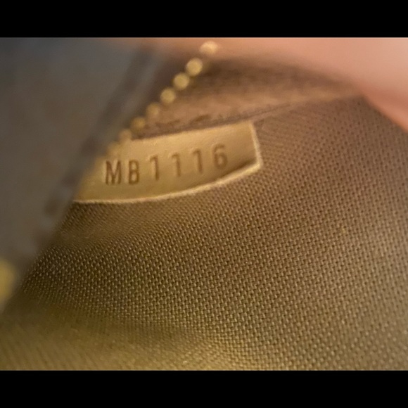 Beautiful Louis Vuitton Eva Clutch - Picture 8 of 8